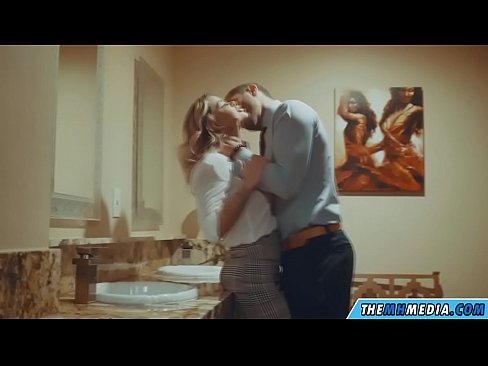 ❤️ Кад те прсата плавуша заведе у јавном тоалету Јебени видео на sr.vlad-massage-salon.ru ﹏